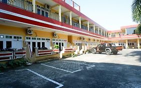 RedDoorz Plus near Stadion Wijaya Kusuma